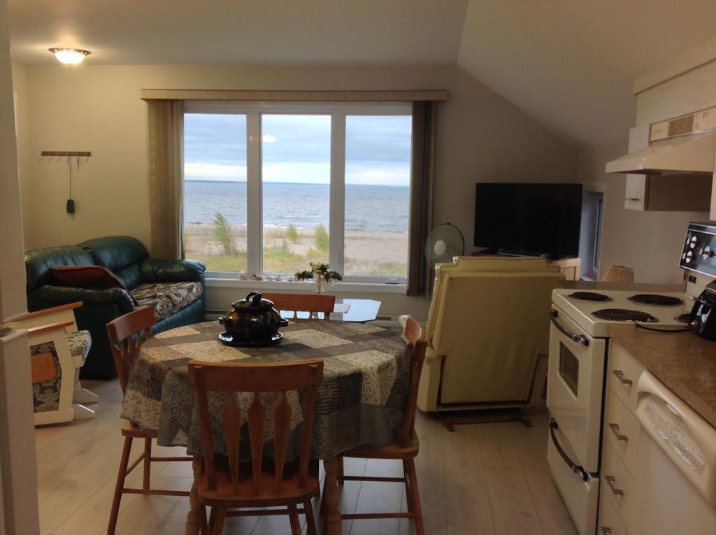 Domaine sur une plage Saint-Félicien Extérieur photo